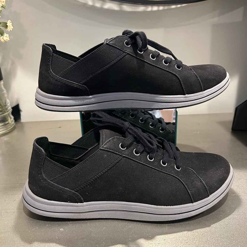 Cloudsteppers by Clarks Black Low-Top Lace-Up Sneakers